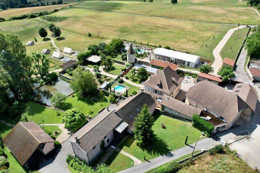 ホテル Domaine De Suzel Vignieu エクステリア 写真